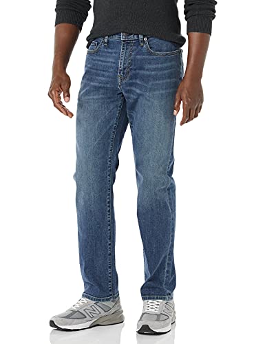 Amazon Essentials Herren Jeans mit gerader Passform und hohem Stretchanteil - Auslauffarben, Mittlere Waschung, 33W / 28L von Amazon Essentials