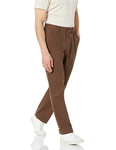 Amazon Essentials Herren Knitterfreie Chinohose mit klassischer Passform und Bügelfalte (erhältlich in Big & Tall), Braun, 32W / 30L von Amazon Essentials