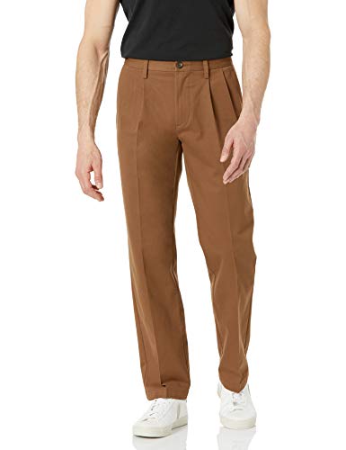 Amazon Essentials Herren Knitterfreie Chinohose mit klassischer Passform und Bügelfalte (erhältlich in Big & Tall), Dunkles Khakibraun, 33W / 34L von Amazon Essentials
