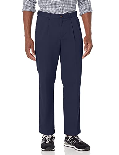 Amazon Essentials Herren Knitterfreie Chinohose mit klassischer Passform und Bügelfalte (erhältlich in Big & Tall), Marineblau, 42W / 28L von Amazon Essentials