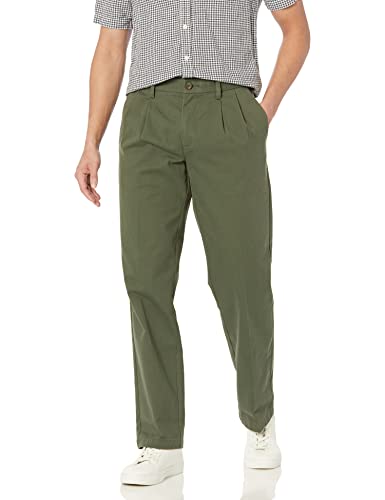 Amazon Essentials Herren Knitterfreie Chinohose mit klassischer Passform und Bügelfalte (erhältlich in Big & Tall), Dunkles Olivgrün, 38W / 32L von Amazon Essentials