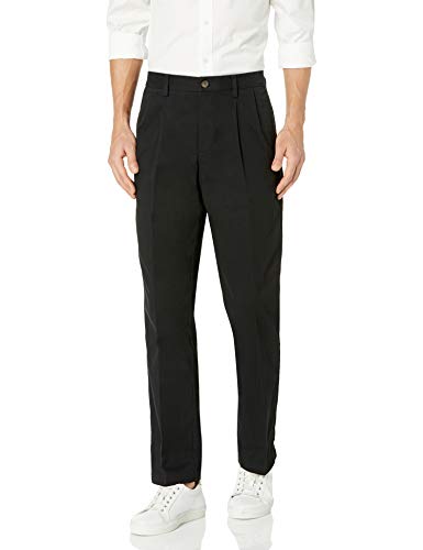Amazon Essentials Herren Knitterfreie Chinohose mit klassischer Passform und Bügelfalte (erhältlich in Big & Tall), Schwarz, 48W / 32L von Amazon Essentials
