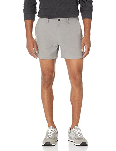 Amazon Essentials Herren Leichte, Bequeme Oxford-Slim Fit-Stretchshorts 13 cm (Zuvor Goodthreads), Metallic Silber, 28W von Amazon Essentials