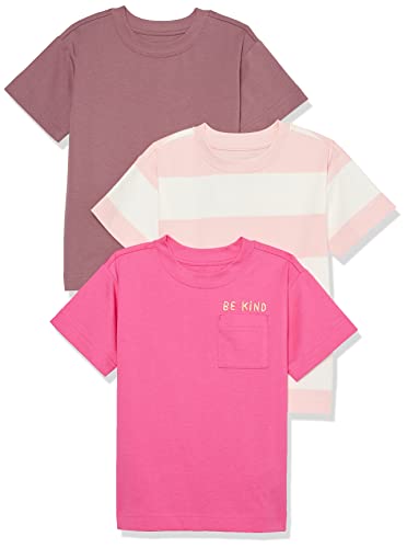 Amazon Essentials Unisex Kinder Kurzärmeliges Sport-T-Shirt, 3er-Pack, Rosa Textaufdruck/Staubrosé/Weiß Rugby-Streifen, 11-12 Jahre von Amazon Essentials