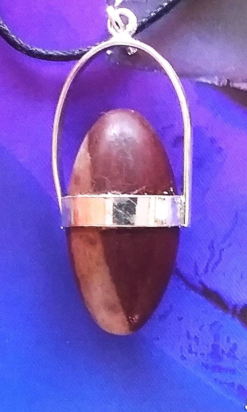 Narmada Fluss Shiva Lingam Silber Anhänger Halskette von AmazonCrystals