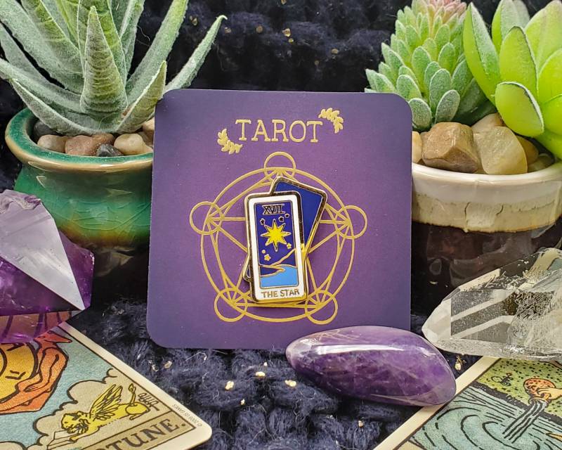 Tarot Karte Emaille Pin von AmberAndMoss