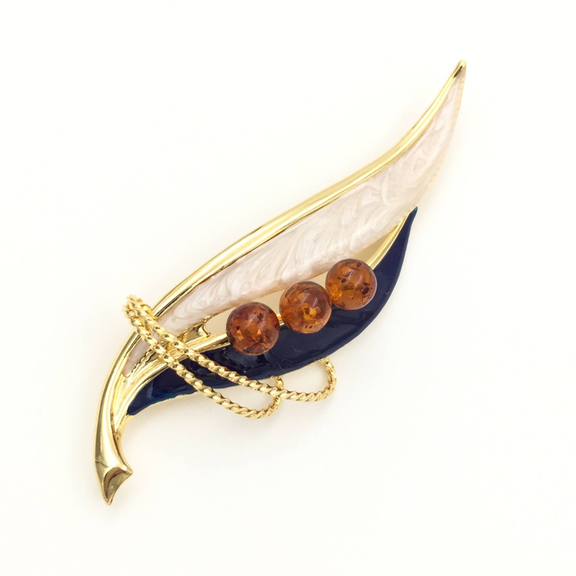 Bernstein Brosche, Zierliche Brosche Mit Bernsteinperlen in Cognac, Emaille Blau-Pastellrosa, Bernstein Schmuckstück Bernstein Brosche, Zierliche Brosche Mit Bernsteinperlen in Cognac, Emaille Blau-Pastellrosa, Bernstein Schmuckstück von AmberRichCollection