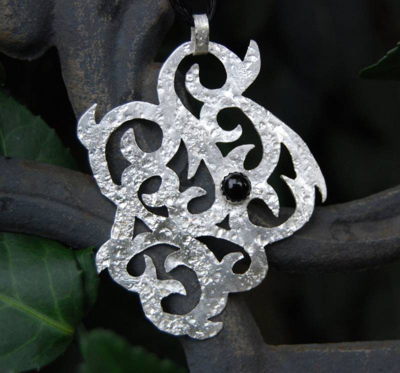 Scroll-Anhänger - Handgefertigte Beunruhigt Sterling.925 Onyx Ein Unikat von AmberZen