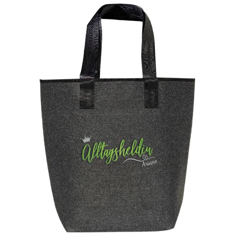 Filztasche Mit Spruch Alltagsheldin | Personalisiert Bestickt Shopper Grau Groß - Inkl. Schlüsselfach Exklusives Geschenk 44x26cm von AmbergerDesign