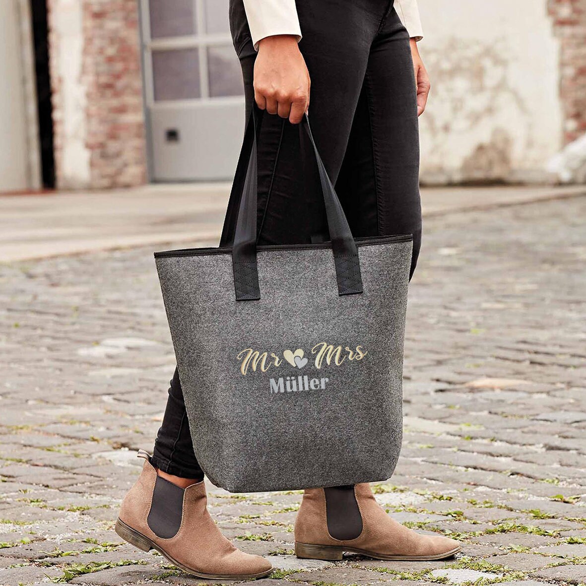 Hochzeitsgeschenk Personalisiert Shopper "Bestickt" Grau Groß/Einkaufstasche | Hochwertig Verarbeitet 44x26cm Mr & Mrs | Familienname von AmbergerDesign