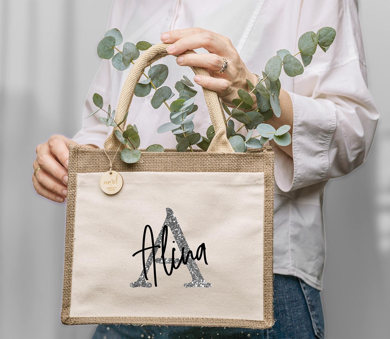 Jutetasche Mit Name Und Initial | Personalisiert Geschenktasche Geburtstag Weihnachten Muttertag Kleine Oder Große Tasche von AmbergerDesign