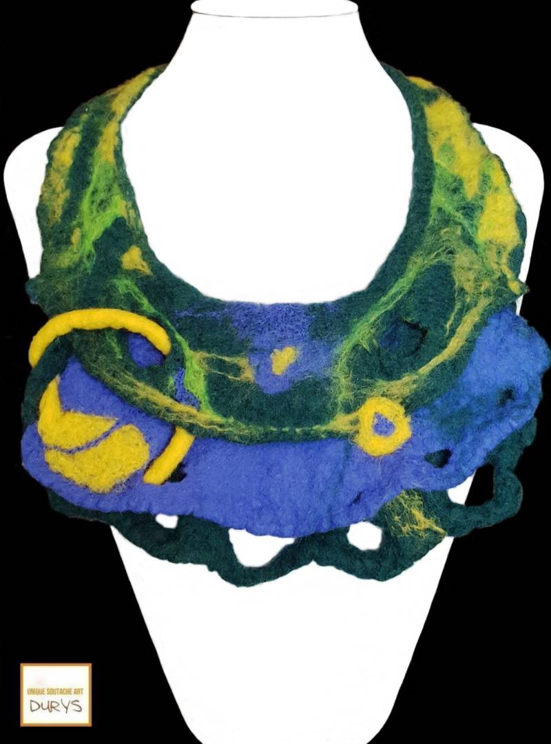 Ring-Halsband von AmbramaniaSOUTACHE