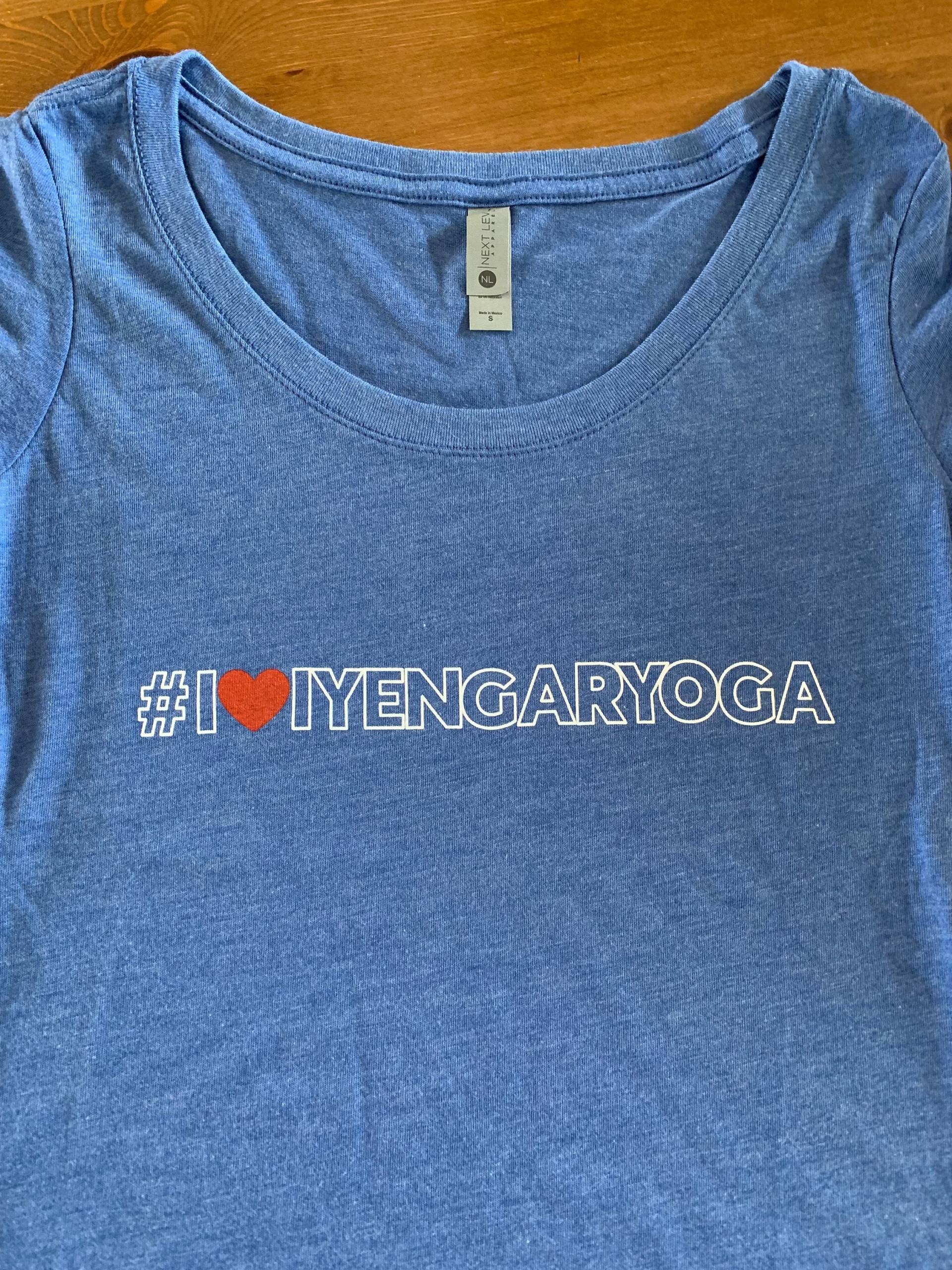 I Heart Iyengar Yoga T-Shirt, Navy Und Denim Blau von AmeYoga