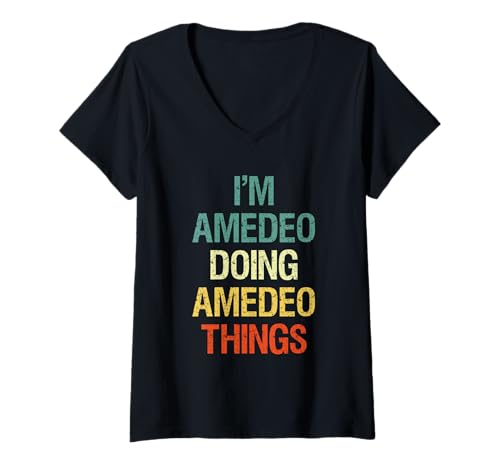 Damen I'm Amedeo Doing Amedeo Things Personalisiertes Geschenk mit T-Shirt mit V-Ausschnitt Damen I'm Amedeo Doing Amedeo Things Personalisiertes Geschenk mit T-Shirt mit V-Ausschnitt von Amedeo tee shirt