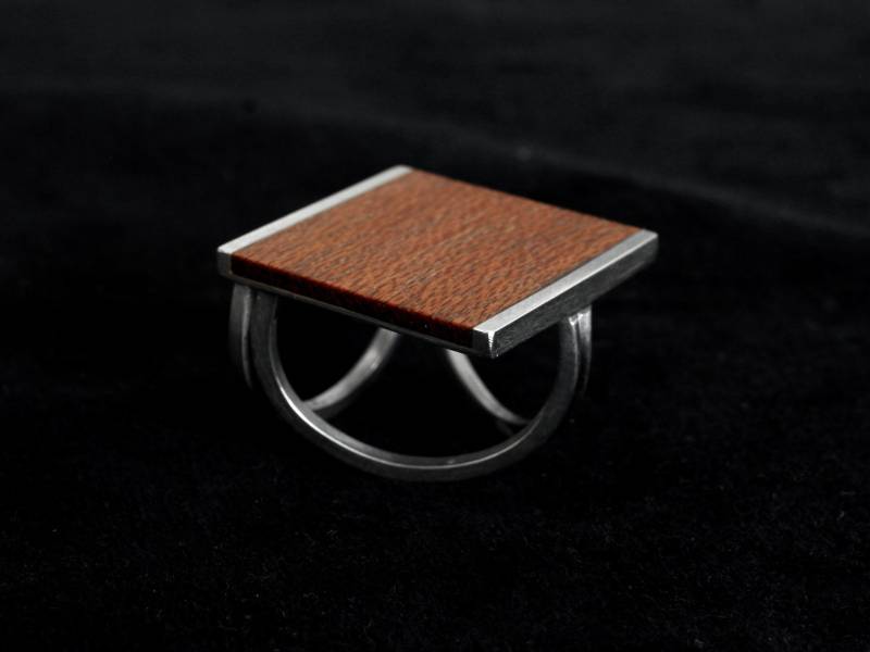 Schalhalter «Sixties» - Silber Mit Teakholz. Tuchhalter, Seidenschnalle, Handarbeit, Schmuckmanufaktur Amelang&lietz von AmelangLietz