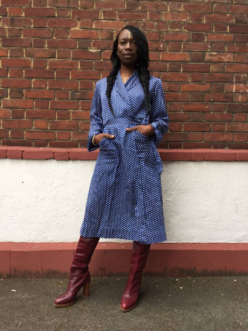 Vintage Gepunktetes Kleid Langjacke Hausmantel Unisex Gr. 38 Eu Baumwolle Satin Perfekter Zustand von AmeliVintageBoutique