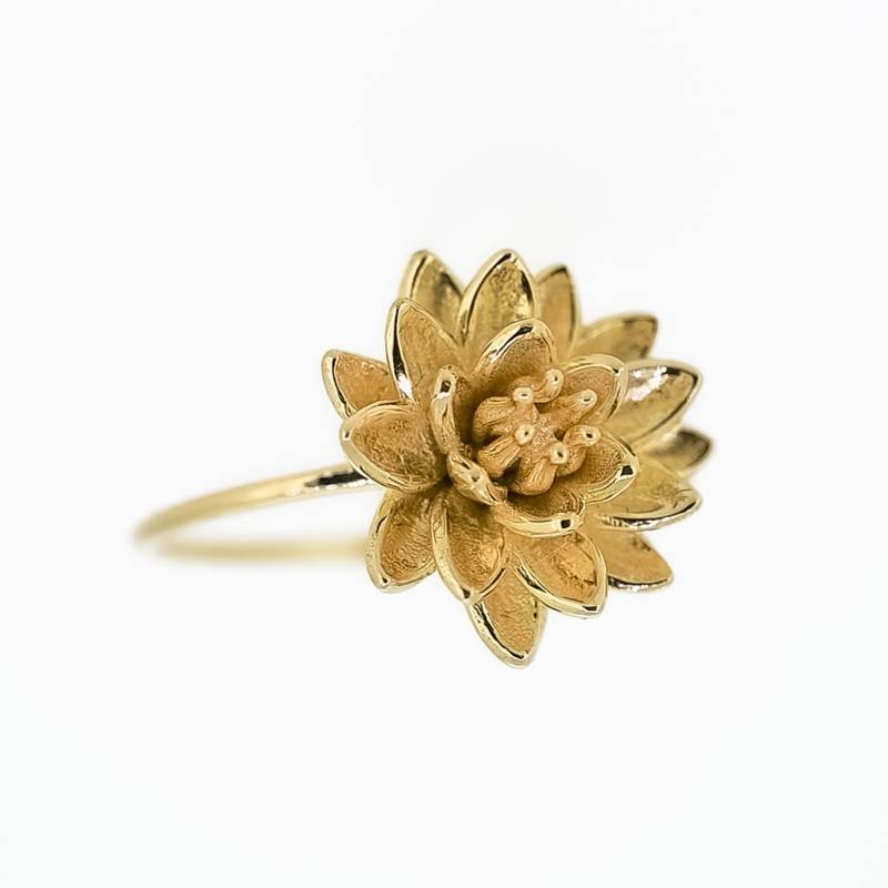 Solid Gold Seerose Ring - Ein Fesselndes Symbol Für Eleganz Und Erleuchtung Solid Gold Seerose Ring - Ein Fesselndes Symbol Für Eleganz Und Erleuchtung von AmeliaRayJewelryShop