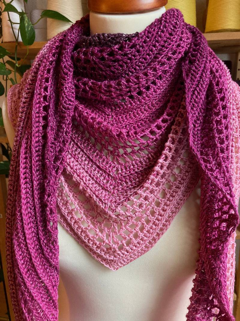 Gehäkeltes Dreieckstuch Reisebegleiter von AmeliesBobbelwelt