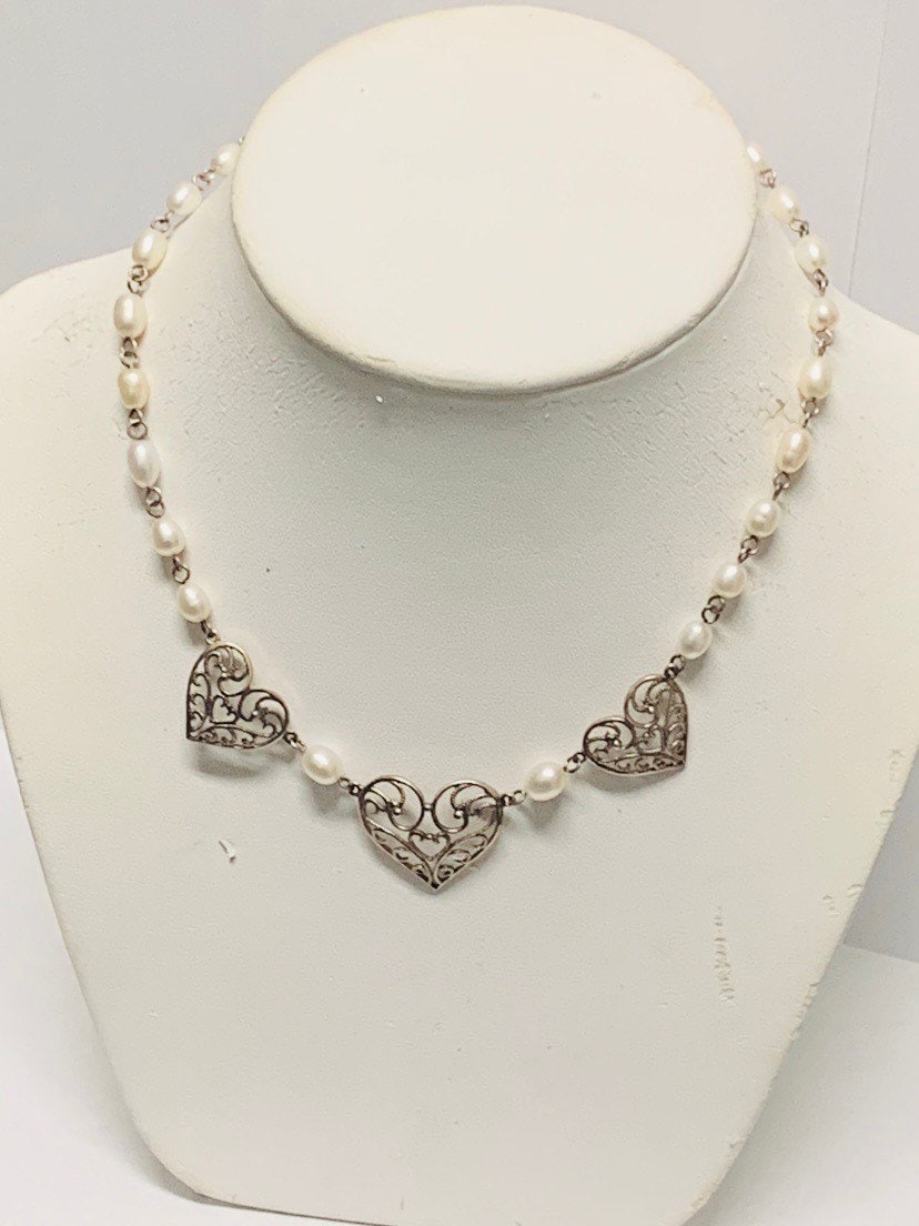 Vintage Sterling Silber Offene Kunstwerk Herz Perlenkette Signiert China Vintage Sterling Silber Offene Kunstwerk Herz Perlenkette Signiert China von AmericanJewelry224