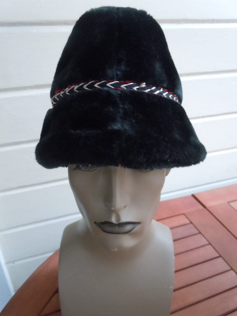 Größe 7 1/8 - 1/4 1960Er Jahre Schwarz Kunstpelz Wintermütze Mit Wolle Ohr Muffs von AmericanVintagePDX
