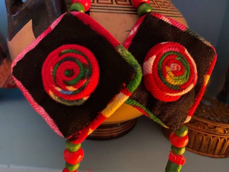 Boho Ohrringe. Bestickte Textilien Mit Perlenohrringen. Textile Handgefertigter Schmuck von AmethyCrafts