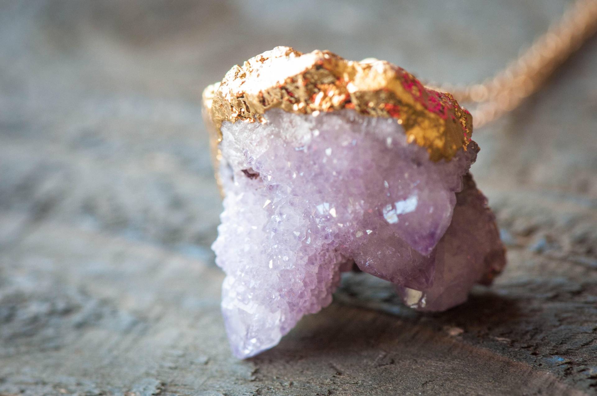 Gold Getauchter Geist Quarz Anhänger, Geist Schmuck, Kaktus Halskette, Kristall Schmuck von AmeyaaJewelry