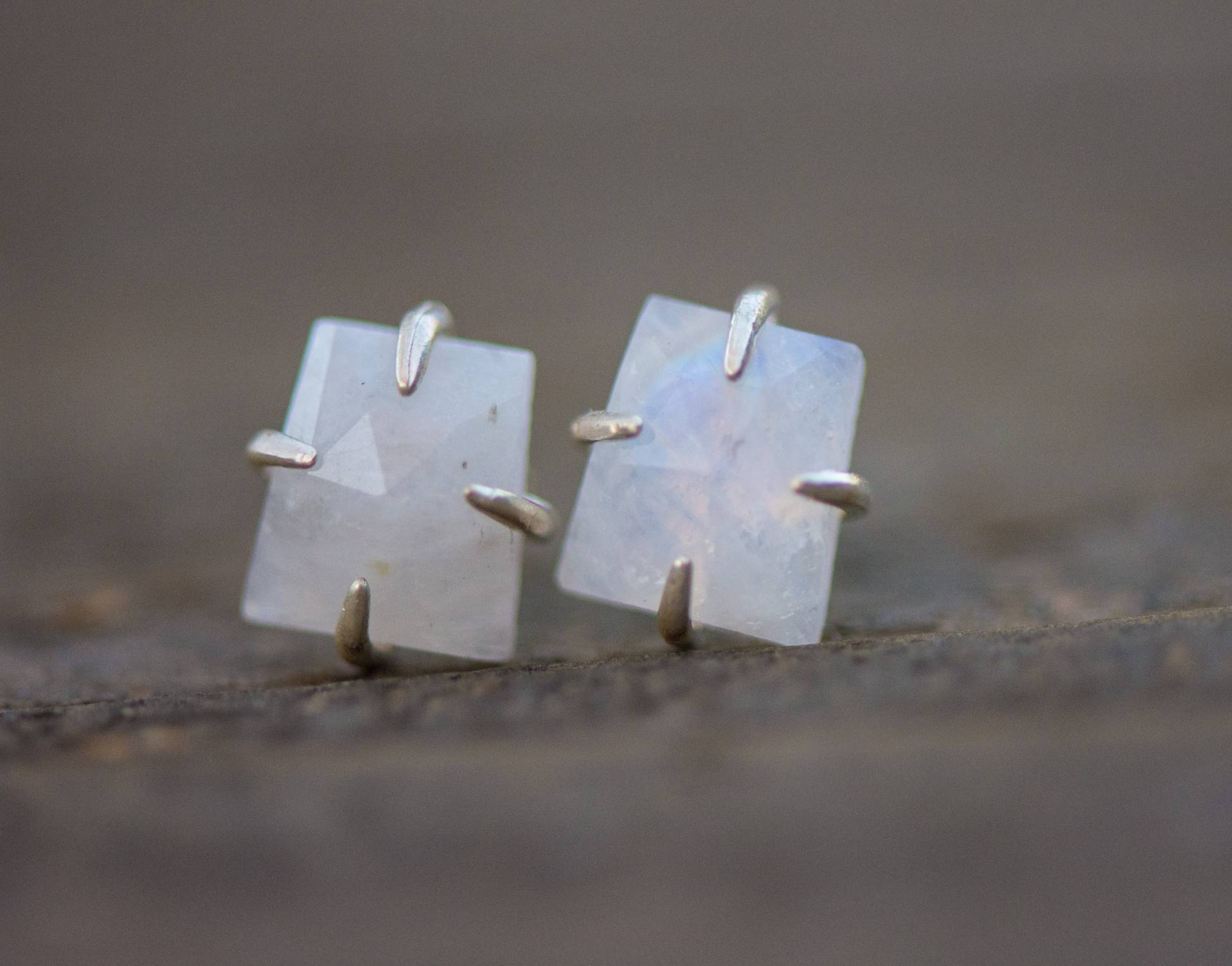 Mondstein Ohrstecker, Regenbogen Schmuck, Ohrringe, Sterling Silber Ohrstecker von AmeyaaJewelry