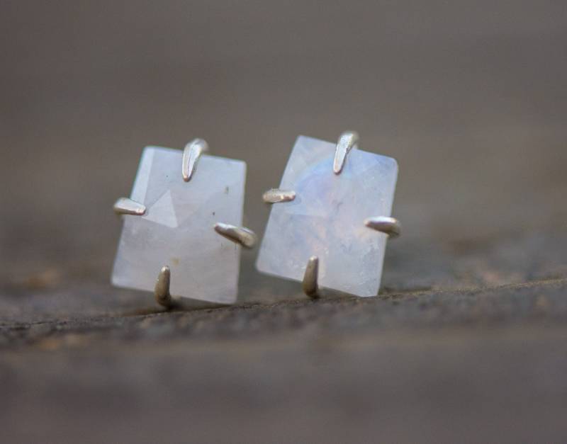 Mondstein Ohrstecker, Regenbogen Schmuck, Ohrringe, Sterling Silber Ohrstecker Mondstein Ohrstecker, Regenbogen Schmuck, Ohrringe, Sterling Silber Ohrstecker von AmeyaaJewelry