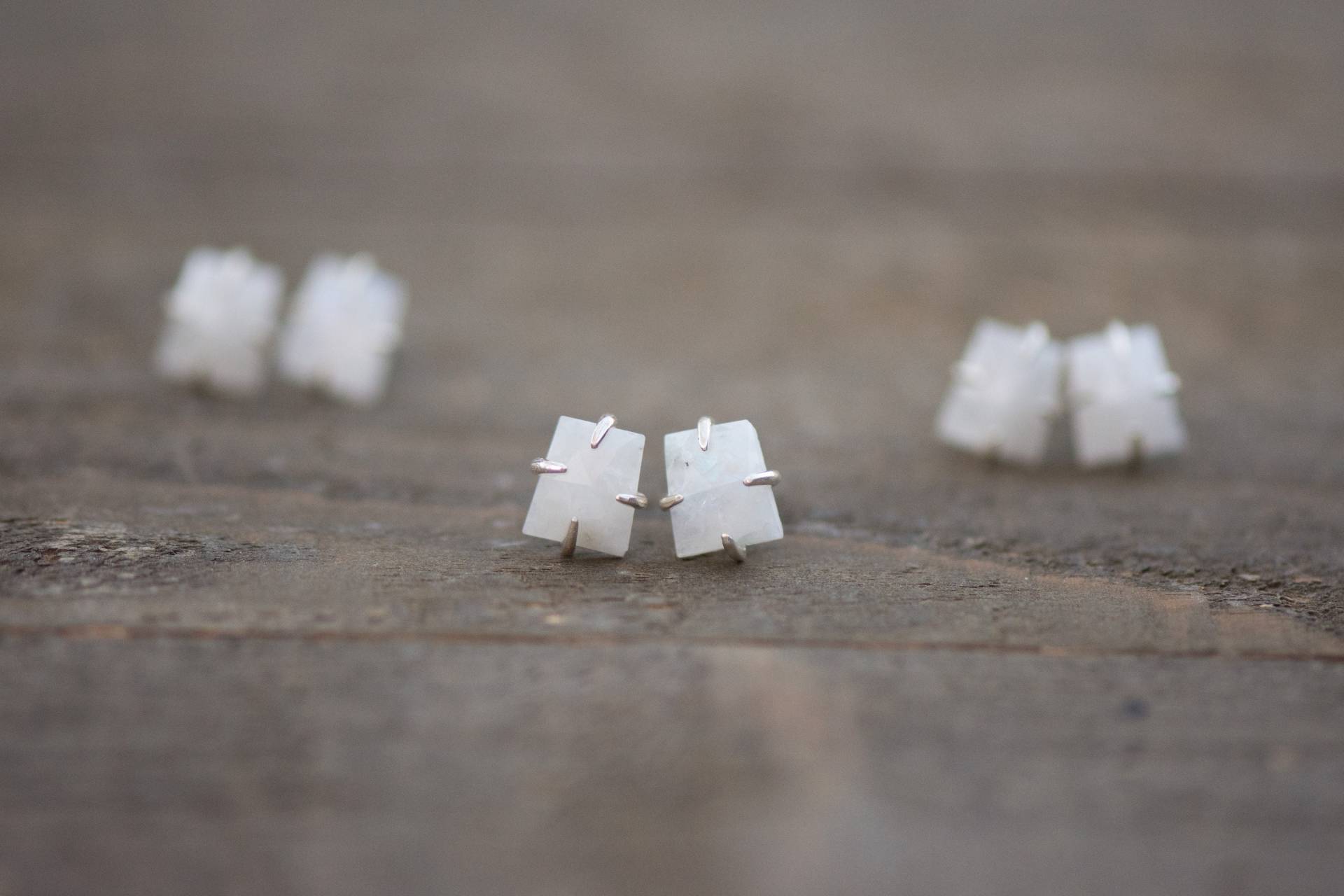 Regenbogen Mondstein Ohrstecker, Echte Ohrringe, Juni Geburtsstein, Sterling Silber Schmuck, Stein Ohrstecker von AmeyaaJewelry