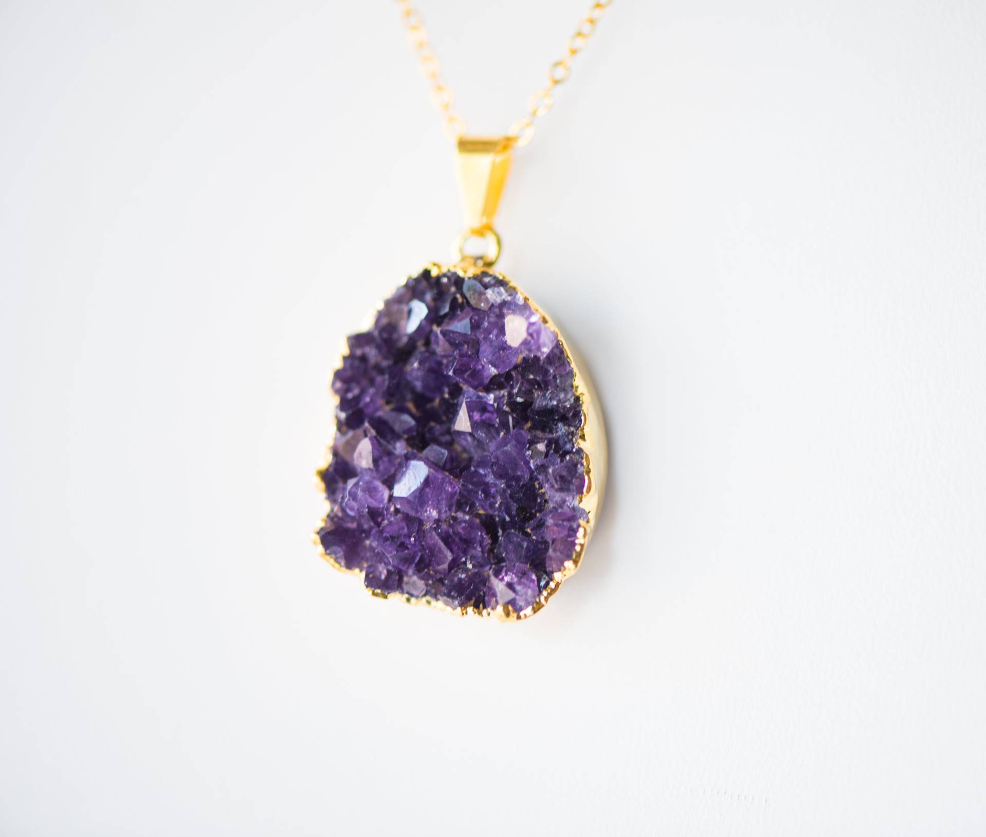 Rohe Amethyst Halskette, Amethyst Anhänger, Amethyst Scheibe Anhänger Halskette, Druzy Anhänger, Roh Quarz Anhänger, Edelstein Anhänger von AmeyaaJewelry