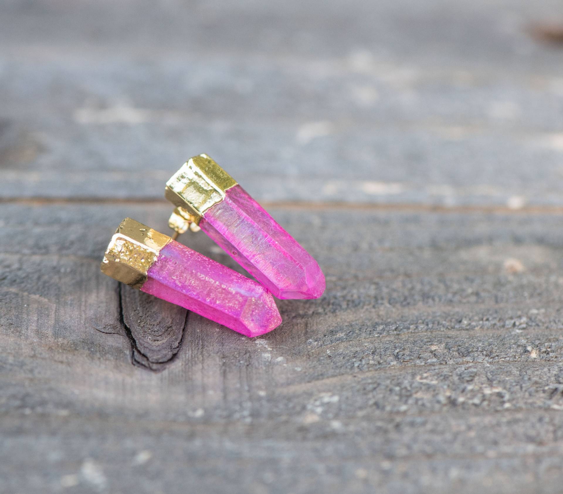 Rohe Kristall Ohrringe, Quarz Ohrringe, Aura Quarz, Aura Quarz Spike Ohrringe, Regenbogen Ohrringe, Stein Ohrringe von AmeyaaJewelry