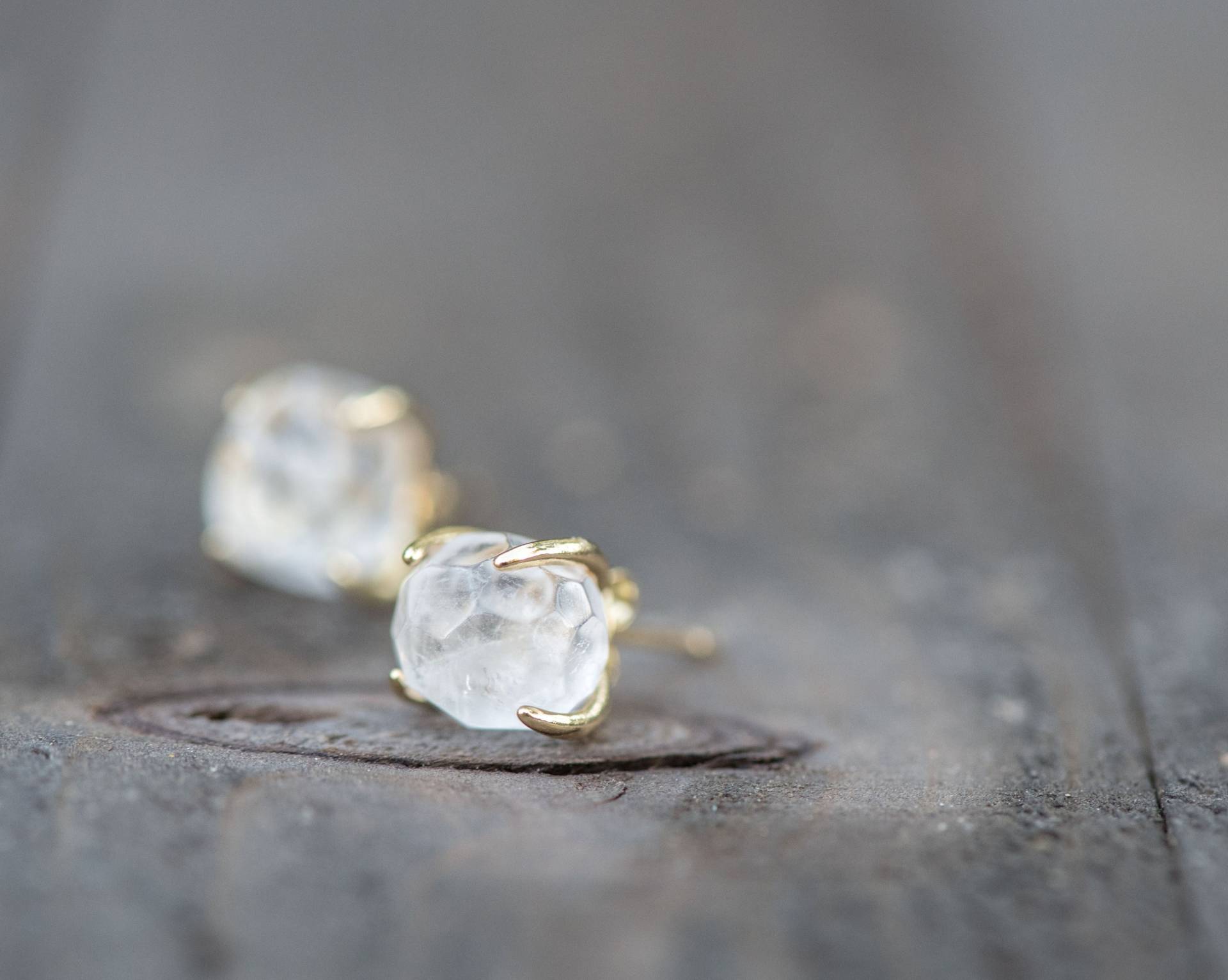 Rohe Quarz Ohrstecker, Raue Kristall Ohrringe, Rohe Einfache Ohrstecker von AmeyaaJewelry