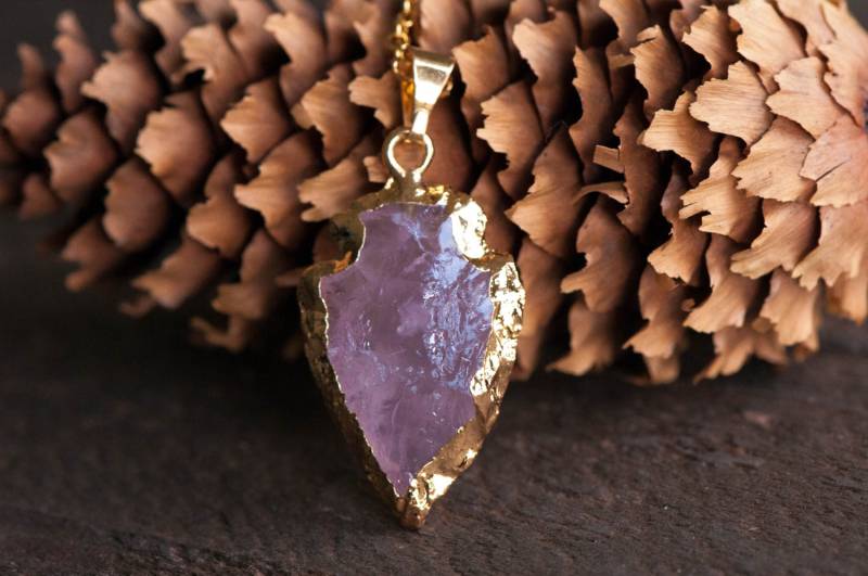 Rosenquarz Pfeilspitzen Halskette, Pfeilspitzen Halskette, Rosenquarz Pfeilspitze, Goldrand Stein Halskette von AmeyaaJewelry