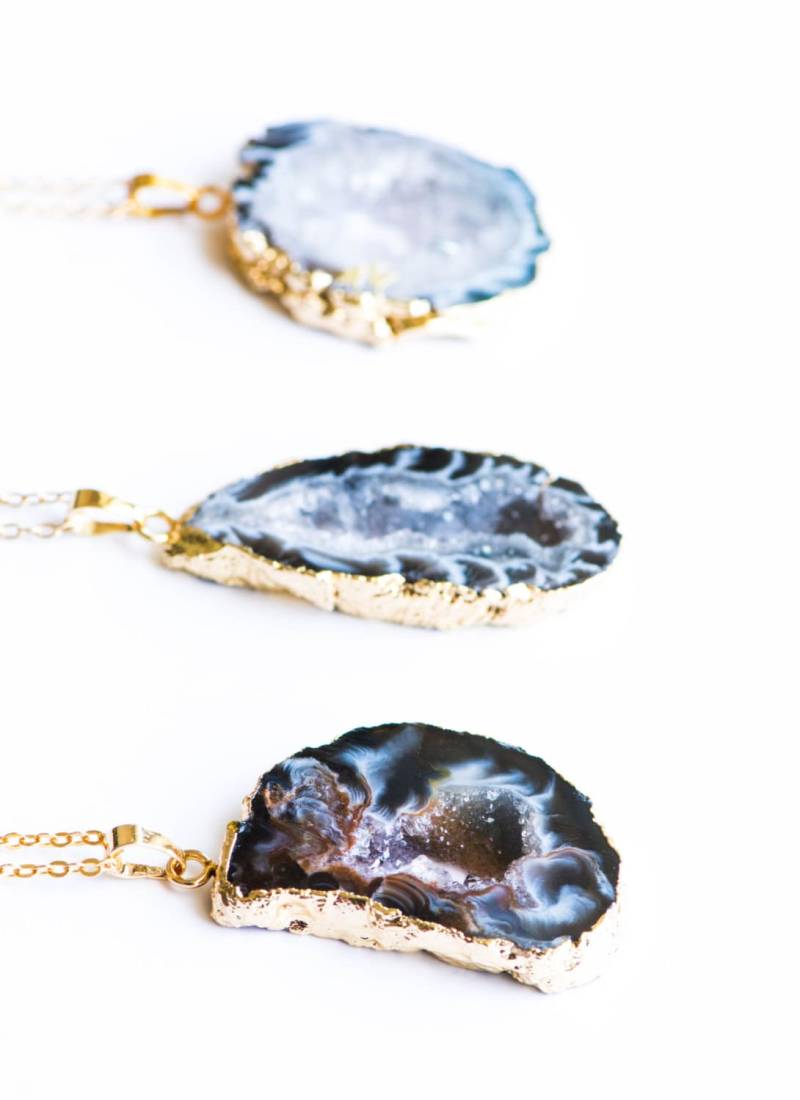 Schwarze Geode Halskette, Achat Druzy Schwarz Und Gold Schmuck, Getaucht Jewerly, Mineral von AmeyaaJewelry