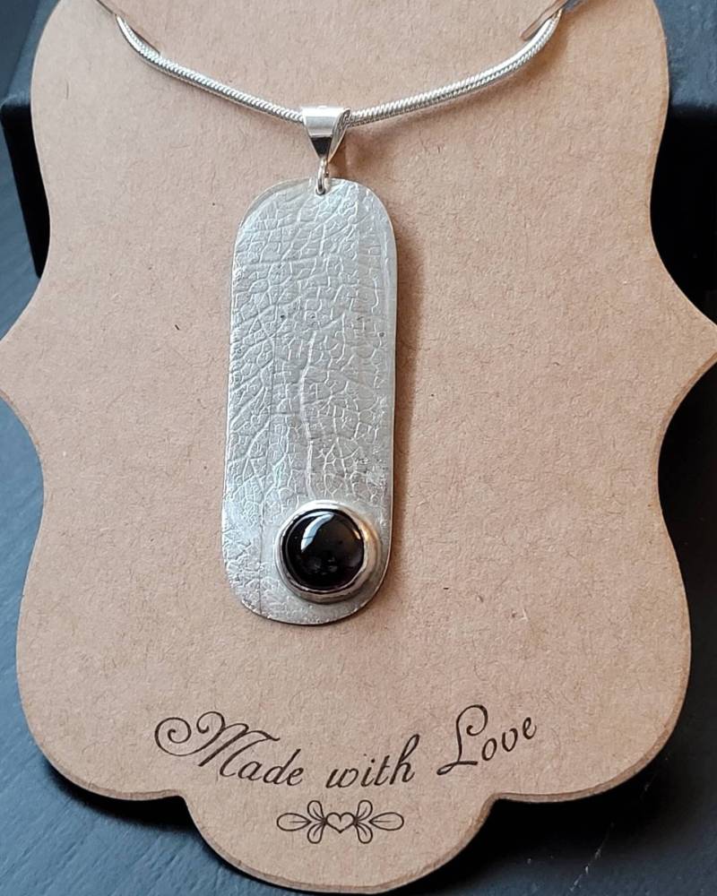 Blattbeeren Anhänger - Granat Und Sterling Silber Blattbeeren Anhänger - Granat Und Sterling Silber von AmiasDesigns