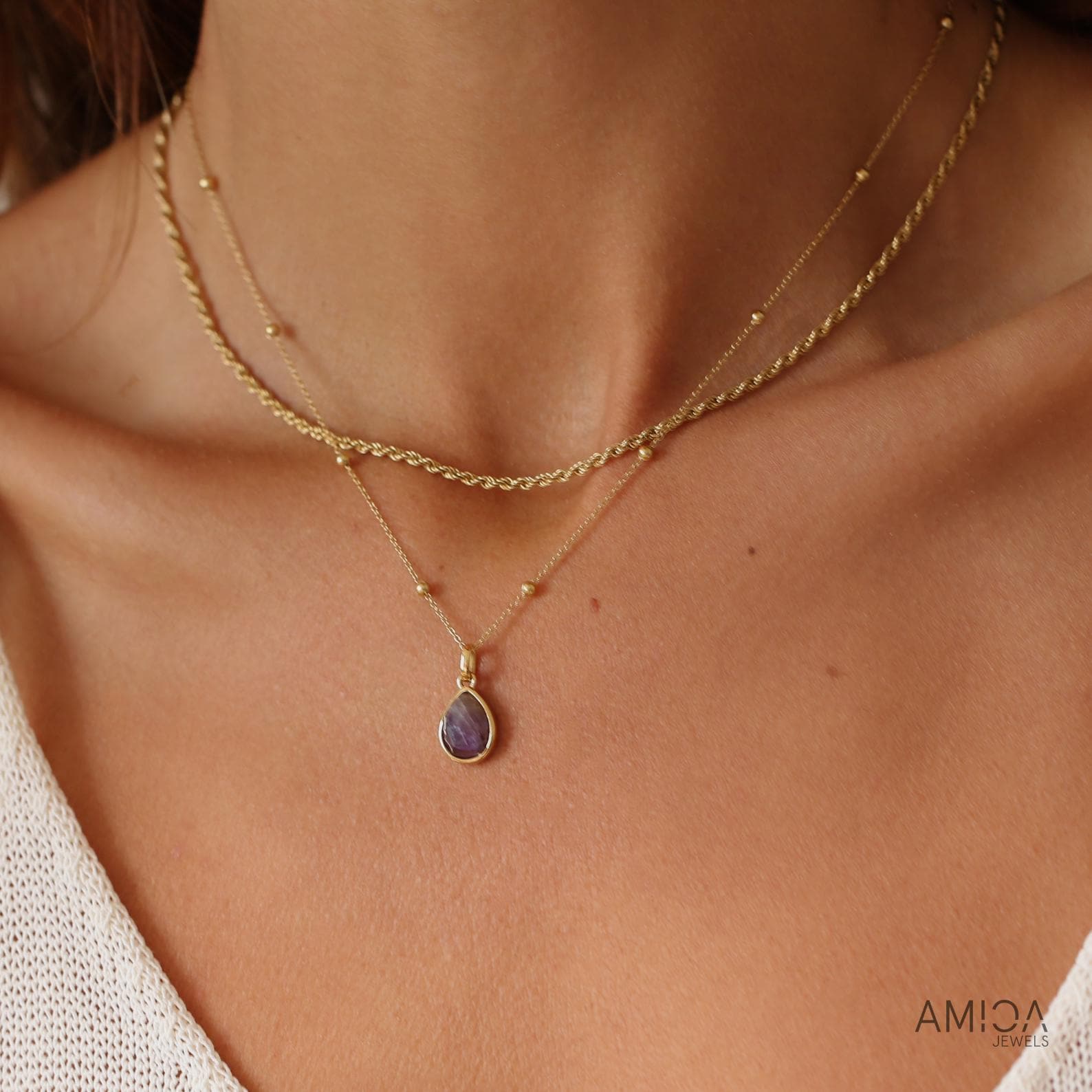 18K Vergoldete Benutzerdefinierte Charm-Halskette, Amethyst Teardrop Anhänger - Graviertes, Wasserdichtes, Nicht Anlaufendes, Boho Schmuckset 18K Vergoldete Benutzerdefinierte Charm-Halskette, Amethyst Teardrop Anhänger - Graviertes, Wasserdichtes, Nicht Anlaufendes, Boho Schmuckset von Amicajewels