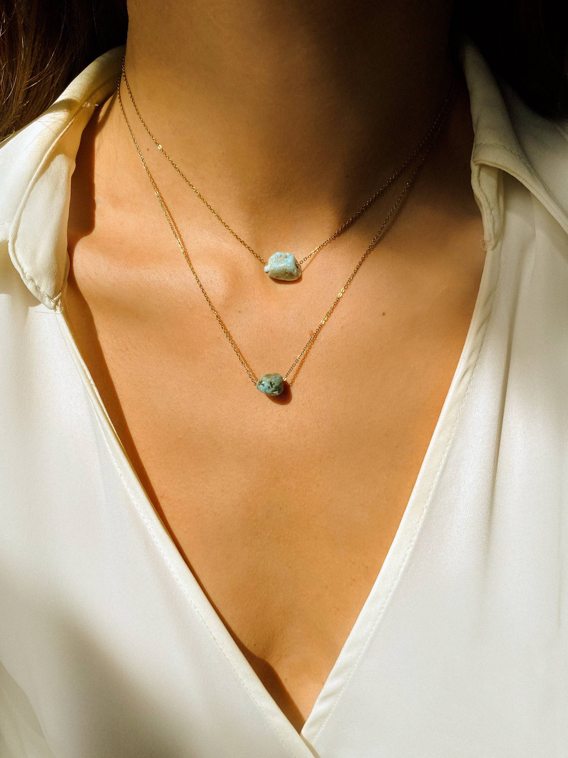 Heilkristall Halskette, Larimar Anhänger, Natürliche Halskette - Gold Kette Valentinstag Geschenk Für Sie von Amicajewels