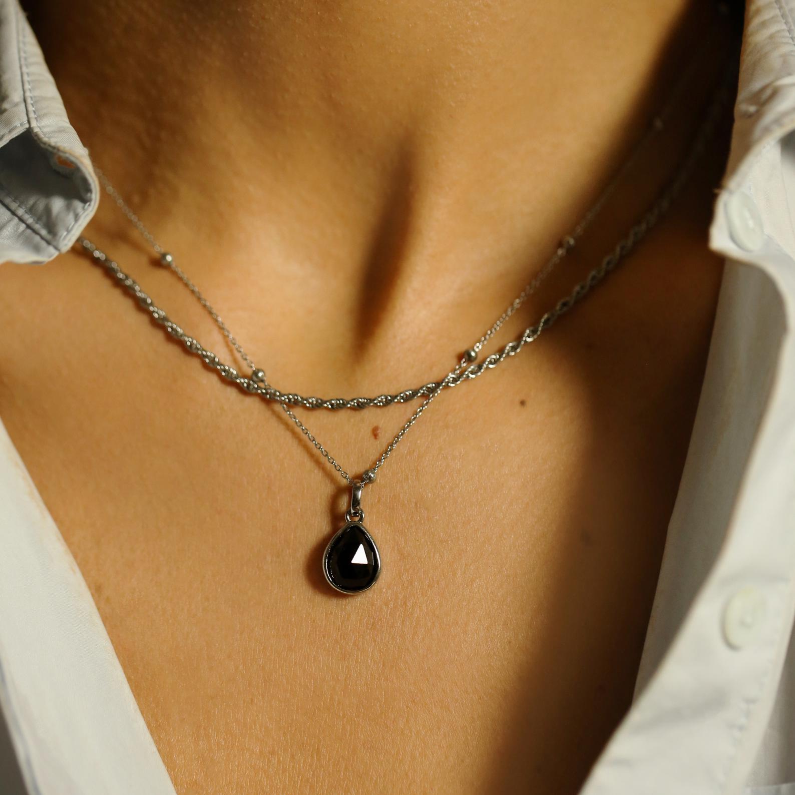 Schwarze Obsidian-Halskette Gravierbarer Edelstein-Anhänger, Wasserdichte, Nicht Trübe Kugelkette von Amicajewels