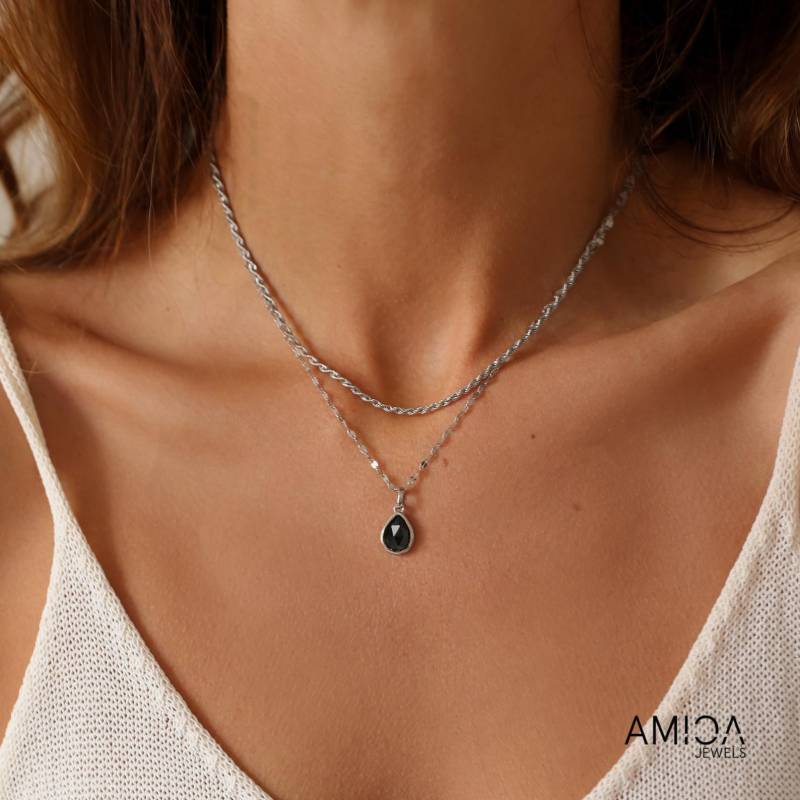 Schwarzer Onyx Halsketten-Set - Personalisierter Anhänger, Wasserdicht, Anlauffrei von Amicajewels