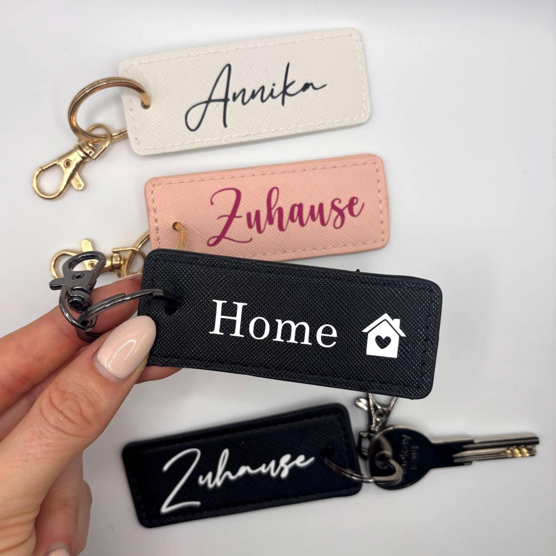 Schlüsselanhänger Personalisiert Mit Wunschtext | Custom Made Keychain Anhänger Namen Geschenkidee Muttertag Mama Beste Freundin Schlüsselanhänger Personalisiert Mit Wunschtext | Custom Made Keychain Anhänger Namen Geschenkidee Muttertag Mama Beste Freundin von AmisPlotterei