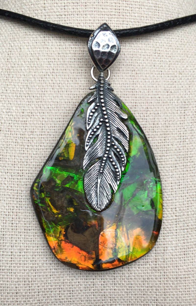 Ammolit Anhänger, Feder Akzent Ammolit Anhänger, Feder Akzent von AmmoliteRainbows