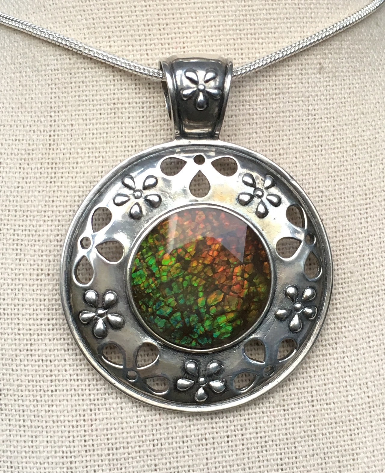 Ammolit Anhänger, Groß Facettiert Ammolit Anhänger, Groß Facettiert von AmmoliteRainbows