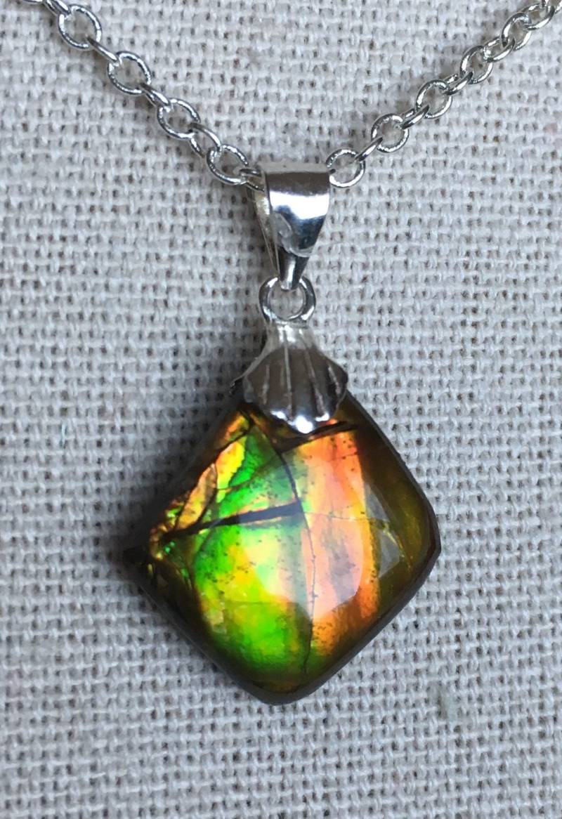 Ammolit Anhänger, Sehr Zierlich, in Herbstfarben Ammolit Anhänger, Sehr Zierlich, in Herbstfarben von AmmoliteRainbows