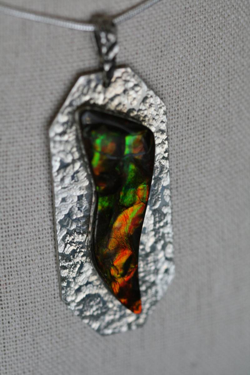 Ammolit Anhänger - Abstrakte Form von AmmoliteRainbows