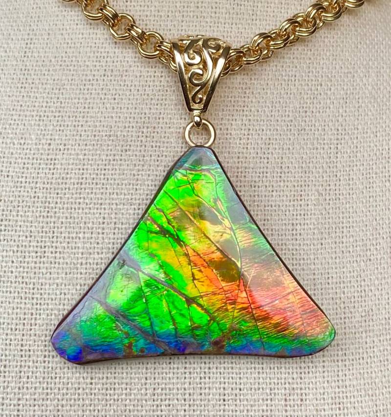 Ammolit Anhänger - Bezaubernd, Bunter Edelstein Ammolit Anhänger - Bezaubernd, Bunter Edelstein von AmmoliteRainbows