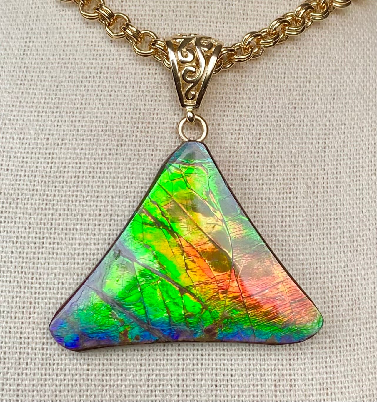 Ammolit Anhänger - Bezaubernd, Bunter Edelstein von AmmoliteRainbows