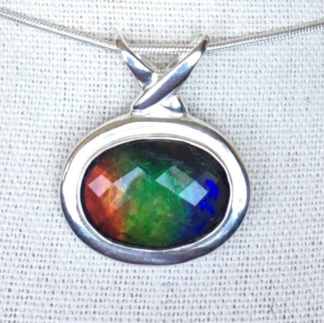 Ammolit Anhänger - Facettierte 3 Farbtriplette Ammolit Anhänger - Facettierte 3 Farbtriplette von AmmoliteRainbows