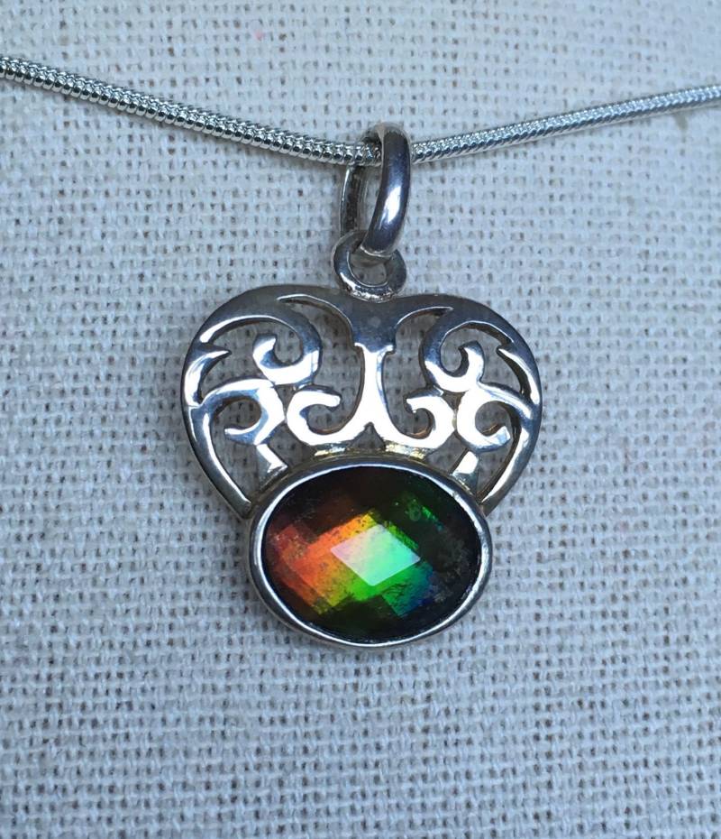 Ammolit Anhänger - Facettierter Edelstein Ammolit Anhänger - Facettierter Edelstein von AmmoliteRainbows