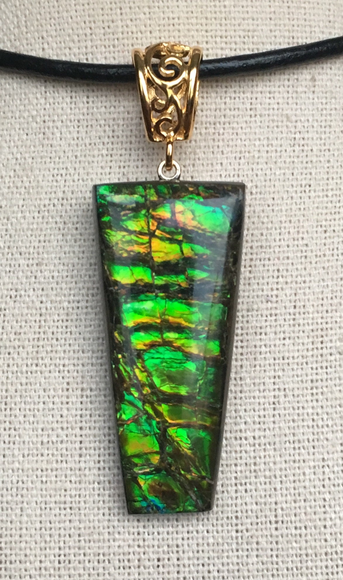 Ammolit Anhänger - Fischschuppen von AmmoliteRainbows