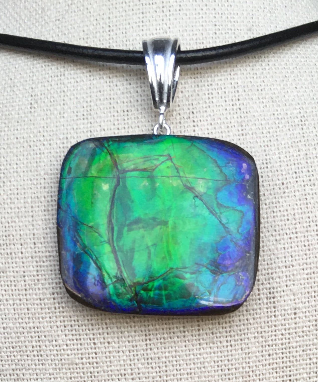 Ammolit Anhänger - Grün Mit Blauer Einfassung Bitte Beschreibung Lesen Ammolit Anhänger - Grün Mit Blauer Einfassung Bitte Beschreibung Lesen von AmmoliteRainbows